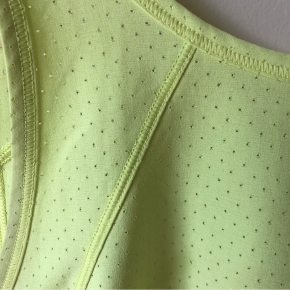 LULULEMON Close the Distance Tank. - Picture 4 of 5